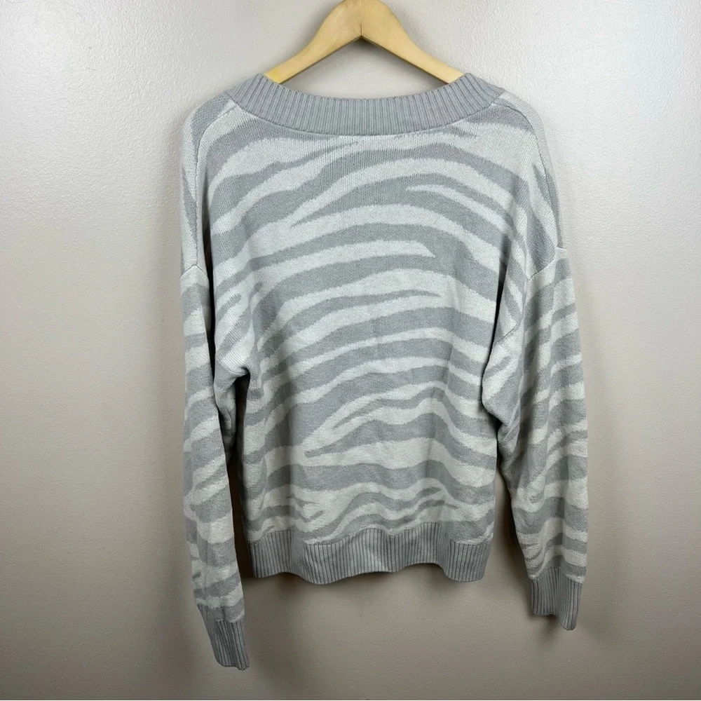 Varley Calvert Vneck Sweater Size Medium Gray Zebra Oversized Chunky Cozy Wool - Picture 3 of 10